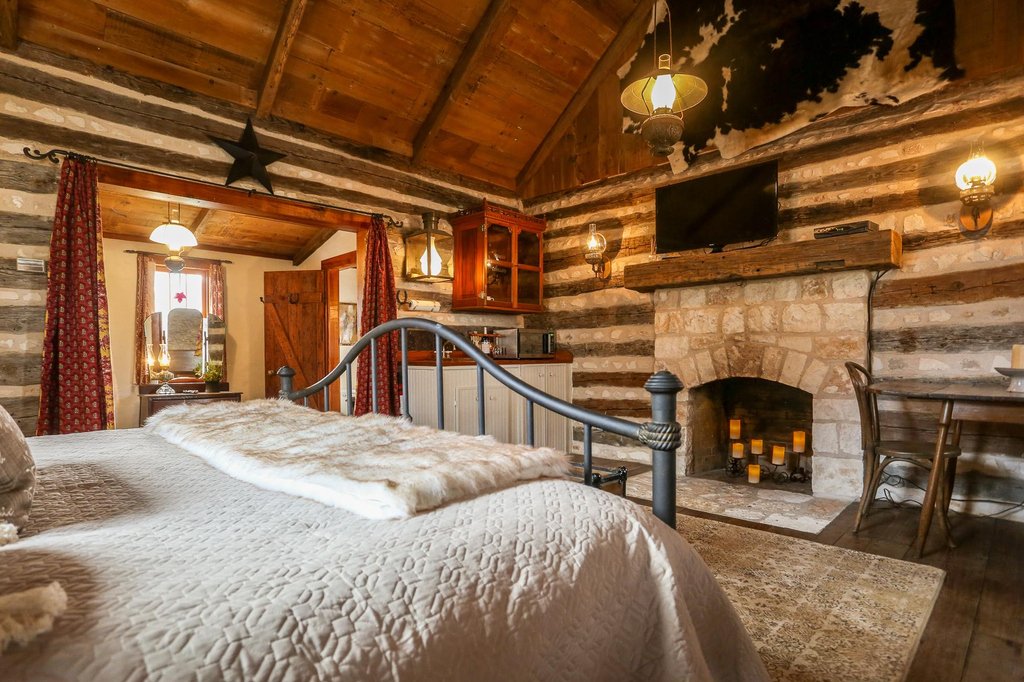 AbsoluteCharm's tweet photo. Beautiful cabin just blocks from Main Street π
Abigail's Cabin creates a sense of stepping back in time to the days of the Old West, particularly with its original interior textured rock walls and exposed beams. #fredericksburgtx #stay #absolutecharm https://t.co/lrF8dIIoxi