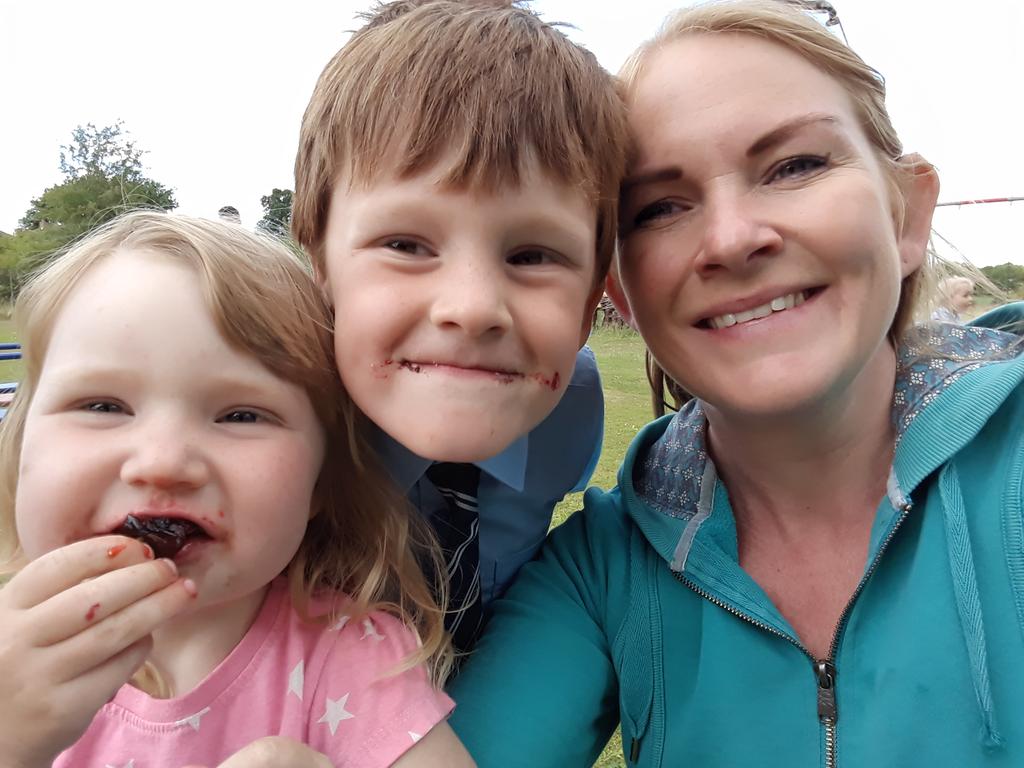 Freerangefamil1's tweet photo. Day 21 #30DaysWild and it's parklife after school #parklife #getkidsoutside #getthemoutdoors #cherries #stickyfaces #muddyknees #freshair #happytimes #downtime https://t.co/g6J4X3iFI7