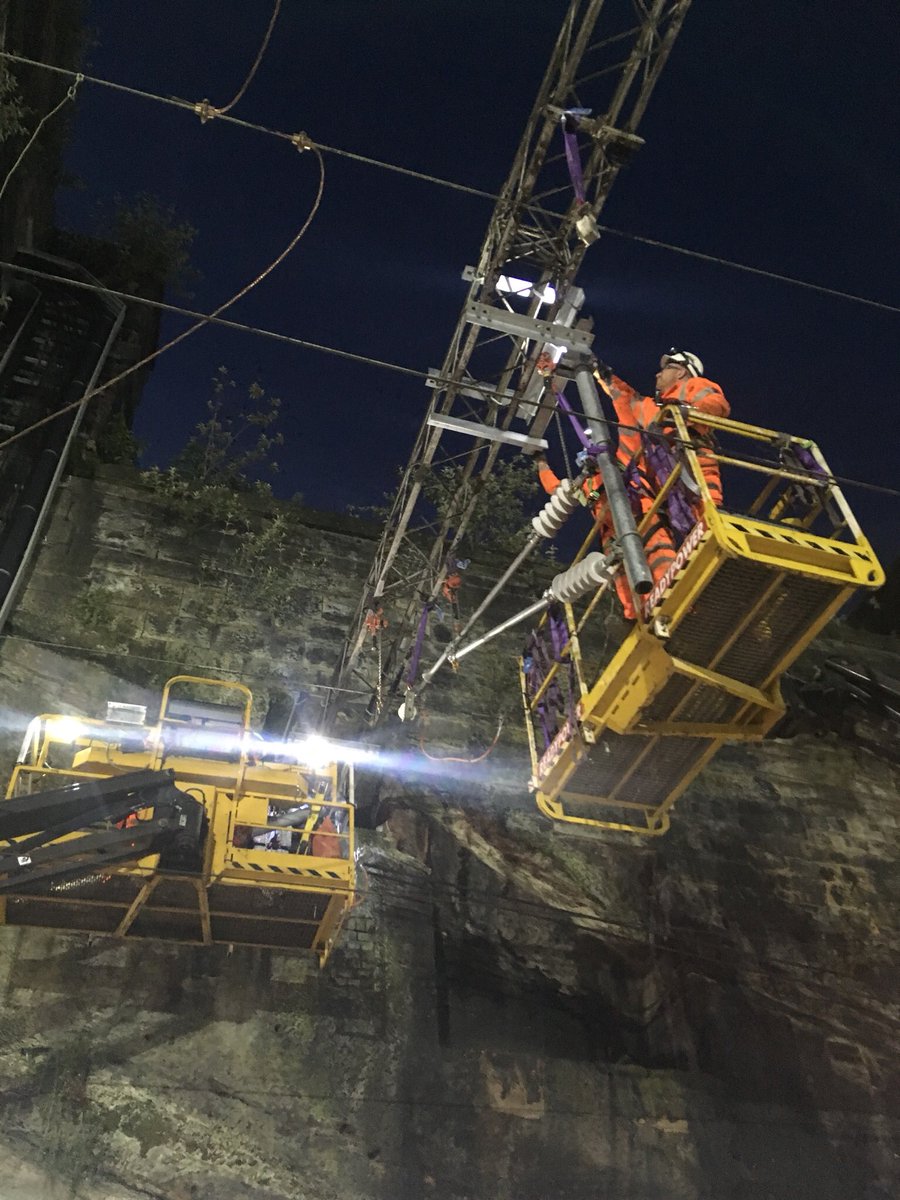 NetworkRailLIV's tweet photo. DAY 20: We’re making great progress on our platform remodelling and overhead line upgrade works 🏗🛤👷🏾‍♀️👷🏼‍♀️ 

A huge thank you to passengers for bearing with us during our major transformation. More info: https://t.co/96hTZSjGlu #KeepLiverpoolMoving https://t.co/wK4iBcB0As