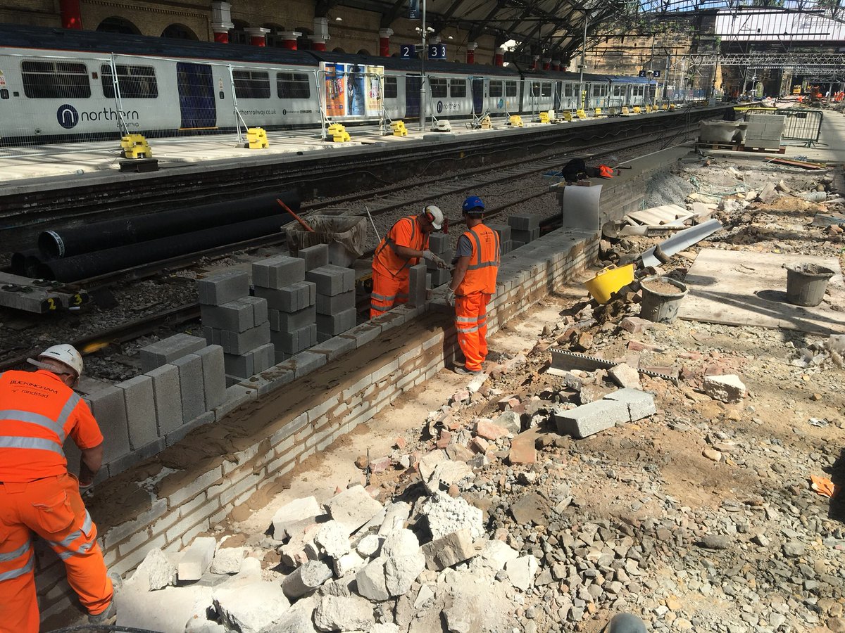 NetworkRailLIV's tweet photo. DAY 20: We’re making great progress on our platform remodelling and overhead line upgrade works 🏗🛤👷🏾‍♀️👷🏼‍♀️ 

A huge thank you to passengers for bearing with us during our major transformation. More info: https://t.co/96hTZSjGlu #KeepLiverpoolMoving https://t.co/wK4iBcB0As