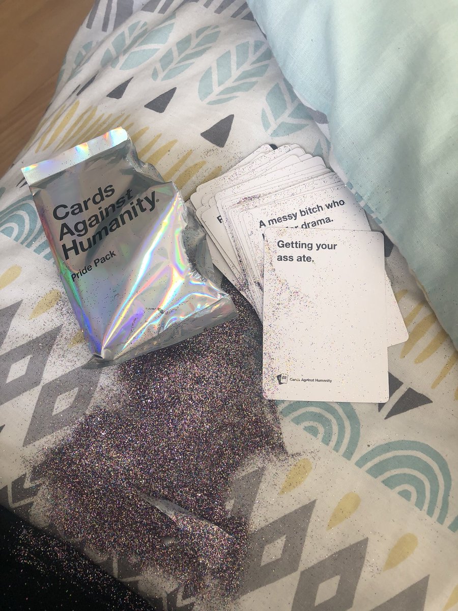 WHEN IT SAID IT CAME WITH GLITTER I THOUGHT IT MEANT A SEPARATE LITTLE SACHET