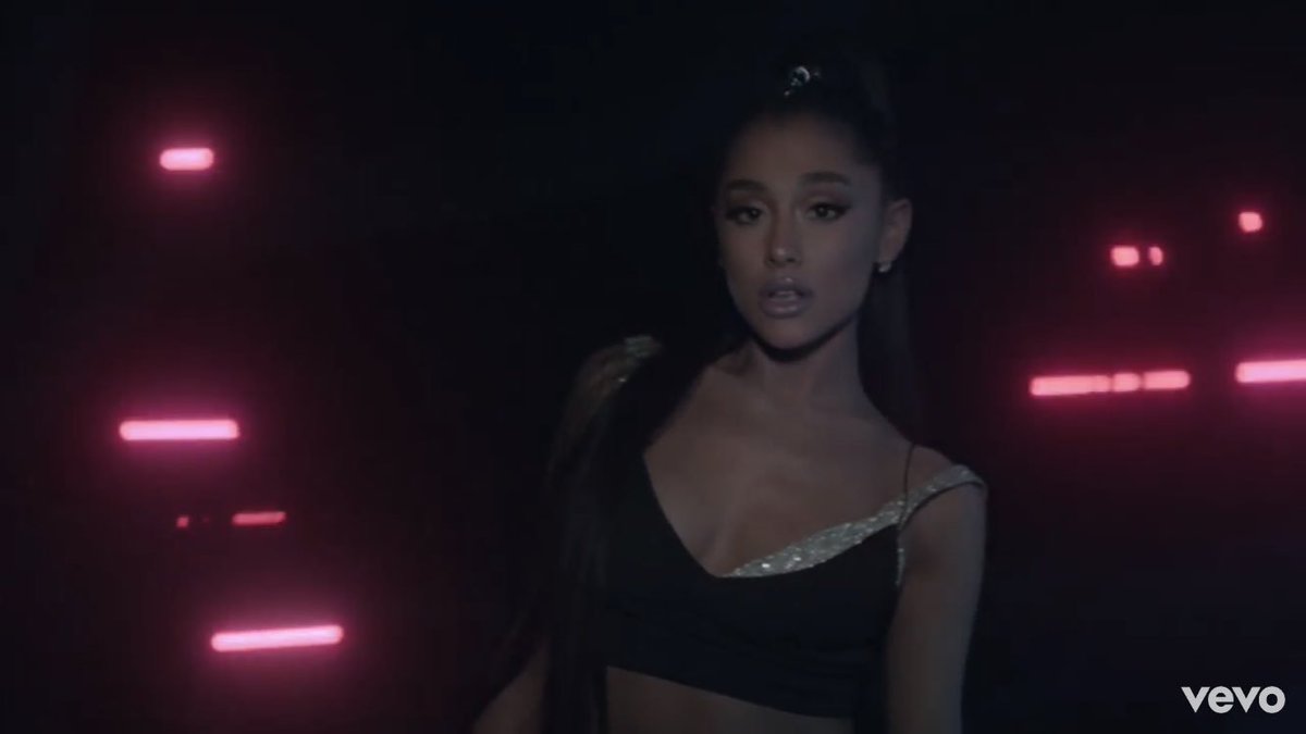 notthtserious's tweet photo. A GODDESS @ArianaGrande #TheLightIsComingVideo https://t.co/9LvbjPnUme