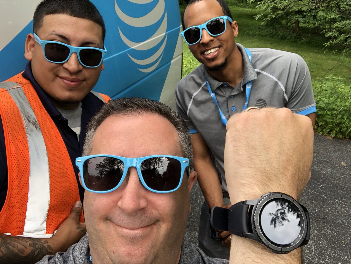 Welcome to the First Day of Summer!  A big thank you to our friends at Samsung!  #SamsungFun Making friends with Jonathan and <a href="/JovanMDudley/">Jovan Dudley</a>.  <a href="/gavinmccarty/">Gavin McCarty</a> <a href="/firas_smadi/">Firas Smadi</a> <a href="/montour_matthew/">Matthew Montour</a>
#IHXecutioNERs