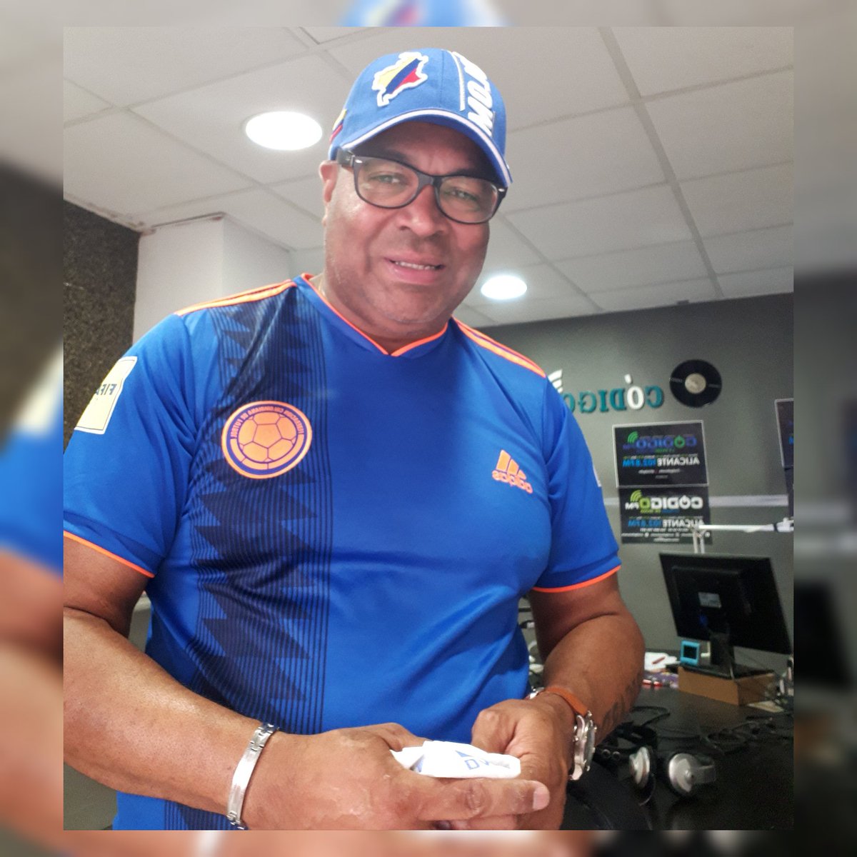 conelniche's tweet photo. LA GOZADERA DE LA TARDE CON EL NICHE EN CÓDIGO FM LEVANTE DE 16 A 18 HORAS...
https://t.co/SDT3q7Gaij
SALSA CON CLASE...LA MÁXIMA EXPRESIÓN DEL BARRIO SU MAJESTAD LA SALSA....
#SalsaConClaseEspaña
ALICANTE 102.8
#LaBodeguitaSalsa
ELCHE 97.O
#CodigoFmLevante
BENIDORM 89.9 https://t.co/FRZp1aWtrO