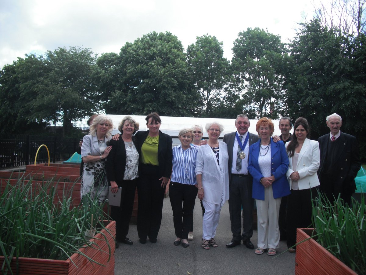 pinehurstgreen1's tweet photo. Great open Day at our Allotment today. Many thanks to @snellyradio for coming along. And also all our other Guests including Deputy Lord Mayor Peter Brennan. https://t.co/IHi2NrrzPt