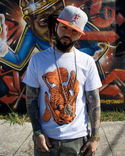 KingdomKome's tweet photo. Skinny Kingdom 🏰
#tbt
Circa 2004 - 2006?
📸: @305dade 
@junkroxxx what year was that piece G? 
#KingdomKome
#KingdomKomeMusic 
#Miami
#dadecounty 
#streetphotography
#miamigraff 
#miamigraffiti
#fdcrew 
#fewdistinctchosen 
#wedontvisitweliveit 
#dadef… https://t.co/E0PANRpqOq https://t.co/dLy2wOMSFG