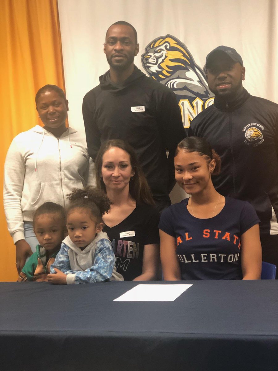 coachmarshall09's tweet photo. Congrats to Mariah Stewart on signing her track &amp; field scholarship. She will be 🏃🏾‍♀️ for Cal State University, Fullerton! @CBL_Athletics #CarterGirlsTrackAndField #KeepingTheTraditionGoing #ProudCoach #SheTrustedTheProcess #PlantedHerSeeds #HardworkPaidOff #HarvestTime https://t.co/QEsjTMcQBX