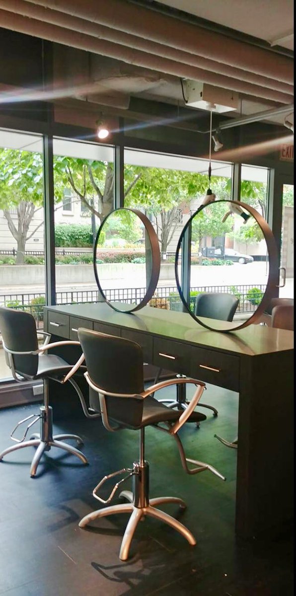 RoqueSalon's tweet photo. Visit our location at Grand and Kingsbury. 
Stop in for your personal consolation. 
💇🏽‍♂️💇🏼‍♀️💅🏾

https://t.co/aUfHWrbxIz
#HairStyling #Color #BlowOut #Manicure 
#RiverNorth 
#Chicago https://t.co/6Nr1azbpmJ