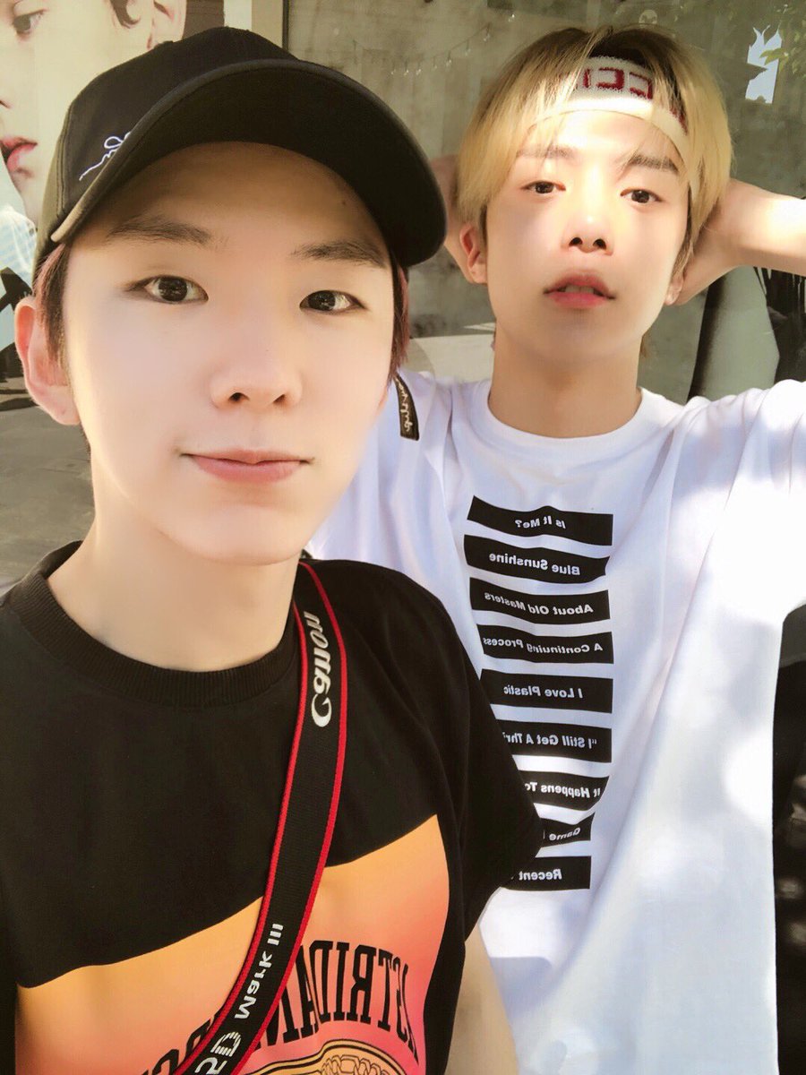 Minutes113's tweet photo. 1.0.0.0 일 ~ 영원히ㅋㅋ🎊
당신이 있었던 매 하루가 행벅해요,,,❤️
#민혁 https://t.co/hoREhHdy7P