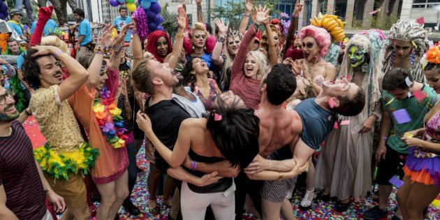 StephaneChereau's tweet photo. #NoteDeBlog Le match est fini ! Place à la fête de la musique ! Et pour l'occas', je vous ai concocté une petite playlist perso tout droit sorti de #Sense8 ! 
 Bah oui, fallait quand même bien qu'on finisse par parler de ce final !
https://t.co/CfWR4G3Shz https://t.co/DvOicC47eZ