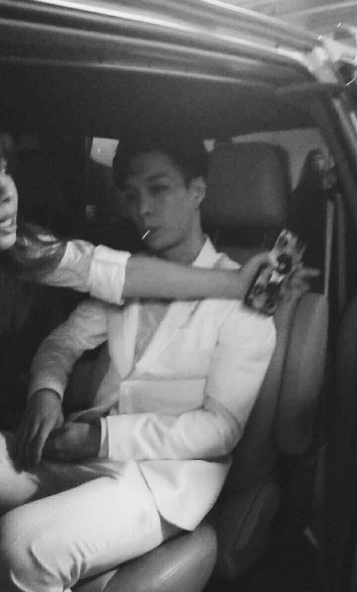 Lunaluckyone's tweet photo. เดี๋ยววว~~ อายุจะ27แล้วนะอี้ยังอมจุฟเปอจุฟอยู่ น่ารักอ่า 🐑💓
.
.
#LAYxValentinoxo #Layexo #EXO #อี้ชิง #SHEEPInParis https://t.co/pB9sLvEofF