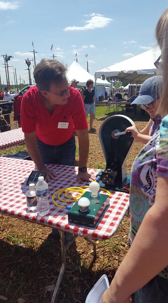 ElectriCitiesNC's tweet photo. #TBT to ElectriCities supervisor of residential energy services Phil Bisesi teaching kids about #energy generation at the 2018 #PublicPower #LineworkersRodeo. #futurelineworker #energycareers https://t.co/6fy32kOmm2