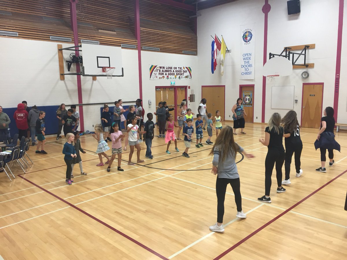 JoanneCol's tweet photo. Having a fabulous day celebrating the arts-music, art, drama, dance-at CSM. @CSMhs4 #hs4 @JoanneCol https://t.co/y7UM8qQ4qW