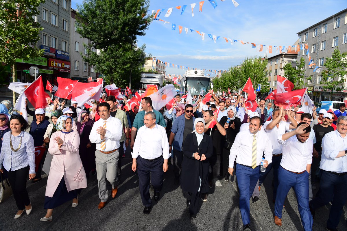 bbismailerdem's tweet photo. Bize GEÇMİŞİ vadedenlere itibar etmeyin.
AK PARTİ’mizin ve Cumhurbaşkanımız Sayın ERDOĞAN’ın yaptıkları, yapacaklarının TEMİNATIDIR.

Bizler İNANÇLIYIZ. 
Yarınların TÜRKİYE'sini hayal edebildiğimiz için HEYECANLIYIZ.
SANCAKTEPE YARINLARIMIZ için, #VakitTürkiyeVakti diyor. https://t.co/LdU4FJx4GD