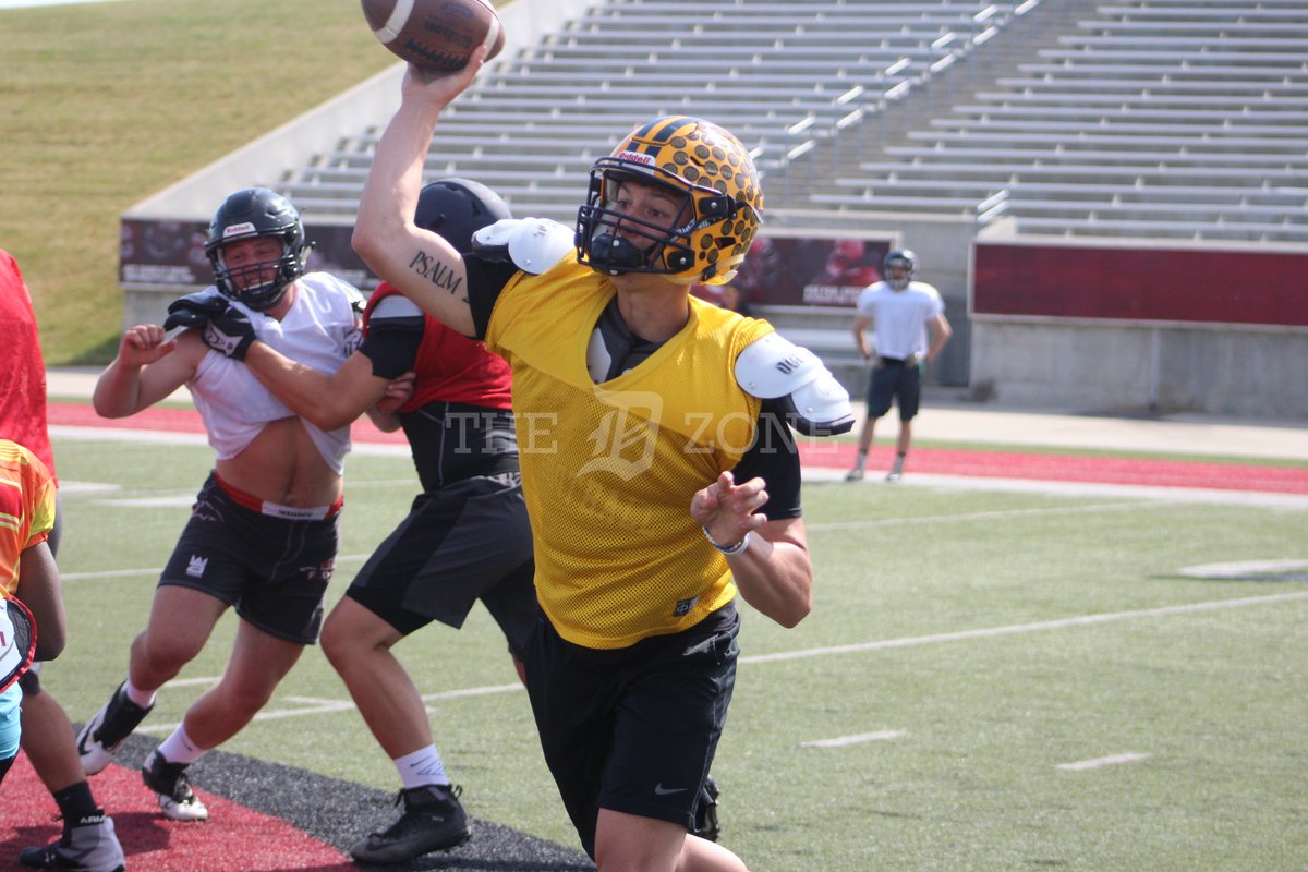 TheD_Zone's tweet photo. Ithaca/Hillsdale QB Joey Bentley starts a streak of the last 2 QB's at Ithaca to play in the MHSFCA/The D Zone East vs. West All-Star game pres. by UAW Ford. https://t.co/dp0uVyKQ5I