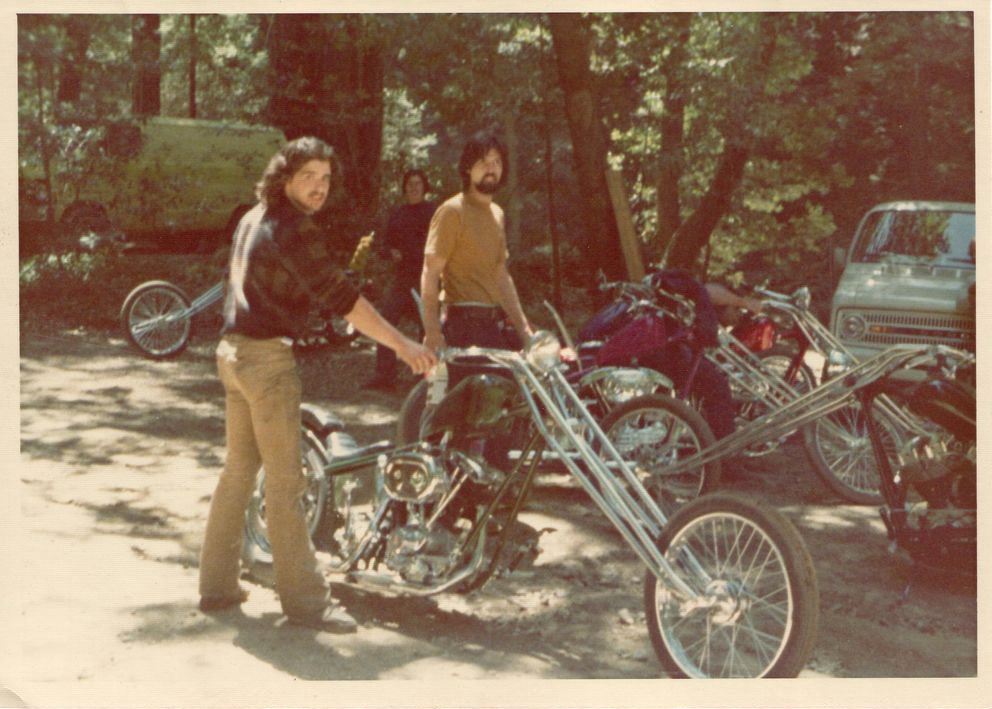 LowbrowCustoms's tweet photo. #TBT with legend John Harman and one of his insanely innovative and beautiful front ends "Spirder".. #choppershit #legend #throwbackthursday #johnharman #choppers #inventsomething #buildsomething https://t.co/D8qjMNjTiD