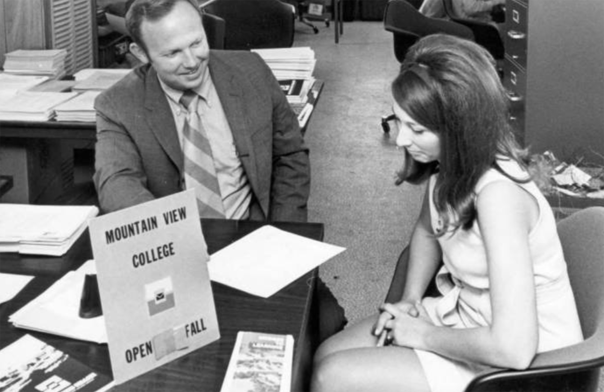 mountainview_dc's tweet image. We&apos;ve been helping students register for classes for 5️⃣ decades! Prepare yourself for a better tomorrow by visiting us in person or online at ow.ly/dELI30kACS1. 
#ThrowbackThursday #tbt