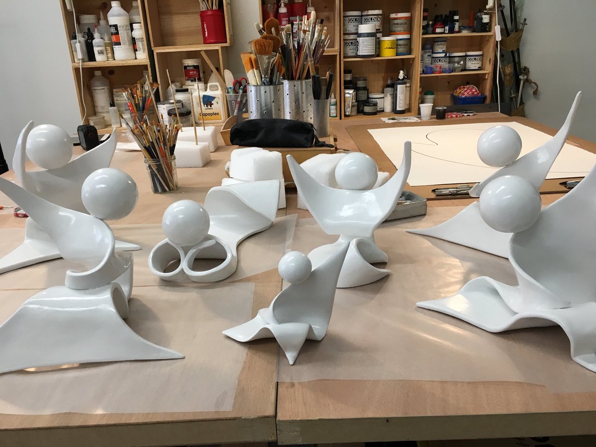 VeroDalla's tweet photo. Admiring these beauties!! They are ready to ship and find a new loving home 🖤⚪️🖤. Working on a new project 🤫.
Photo by James Wolfe
#LivenLuLu #sculpture #contemporaryart #artsy #NYC #love #spirituality #BeReal
#studio302 https://t.co/aSejSOdfMr