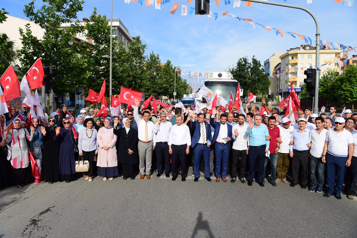 bbismailerdem's tweet photo. Bize GEÇMİŞİ vadedenlere itibar etmeyin.
AK PARTİ’mizin ve Cumhurbaşkanımız Sayın ERDOĞAN’ın yaptıkları, yapacaklarının TEMİNATIDIR.

Bizler İNANÇLIYIZ. 
Yarınların TÜRKİYE'sini hayal edebildiğimiz için HEYECANLIYIZ.
SANCAKTEPE YARINLARIMIZ için, #VakitTürkiyeVakti diyor. https://t.co/LdU4FJx4GD