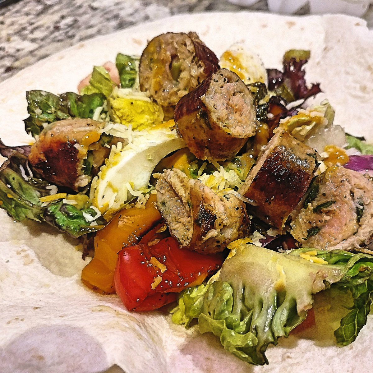 MeediasKitchen's tweet photo. Lunchtime!!! #foodpics #foodshots #srircha #redonions #srirachamayo #salad #mayo #foodpornography #saladqueen #chickensausage #lunchtime https://t.co/GRIiDQXMmA