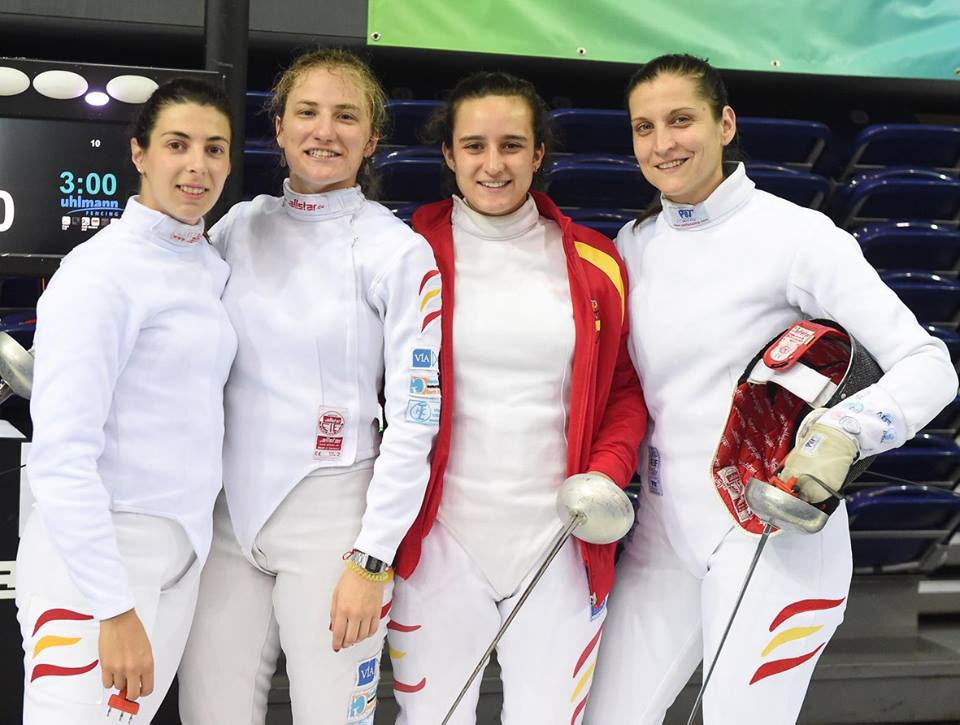 pcanmon's tweet photo. ¡EN ESPADA FEMENINA NOVENAS!
#esgrima Campeonato Europa Novi Sad
El equipo femenino español de Espada termina en 10ª posición final tras vencer a Gran Bretaña 45-36, a Suiza 45-38 y ceder ante Hungria 24-36
@Acisnerosgavin   Sara Fernandez Calleja  Dora @kiskapusi e Inés García https://t.co/kWpUhna0w4