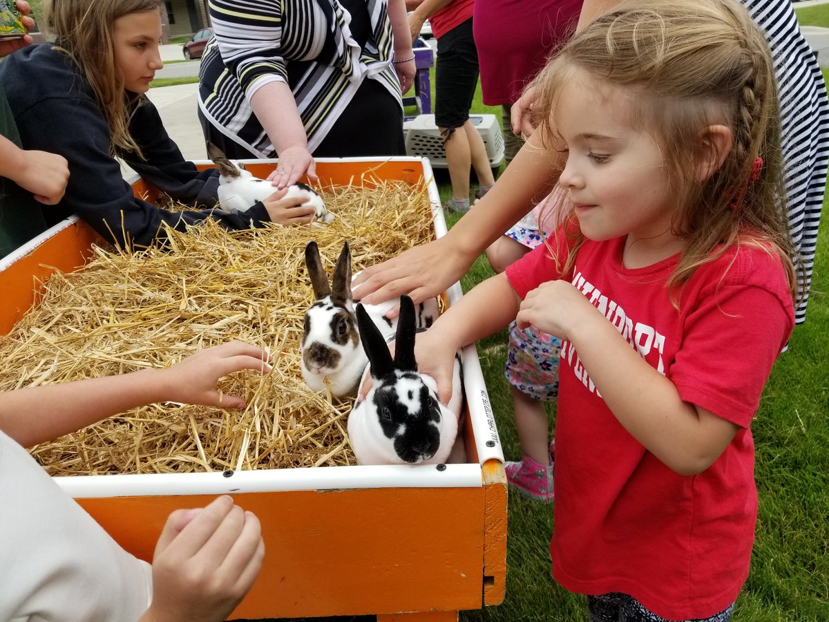 MrsMapleMitten's tweet photo. Huge thank you to Davenport for a great bring-your-kid-to-work event! #davenportuniversity #dupride #davenport #gopanthers #urbaneddu #futurealumni #stayinschool https://t.co/X3HnysJ0Wh