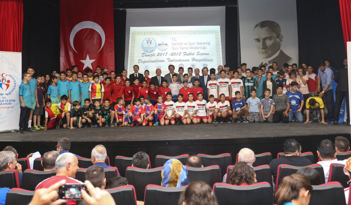 ZeybekciNihat's tweet photo. Sağlıklı nesiller ve başarılı sporcular için çocuklarımızı, gençlerimizi #spora teşvik etmemiz gerektiğinin bilincindeyiz.
Bugün #Denizli’mizde Amatör Spor Klüplerimizle ve genç sporcularımızla bir araya geldik, istişarede bulunduk https://t.co/cpte0pMlgW