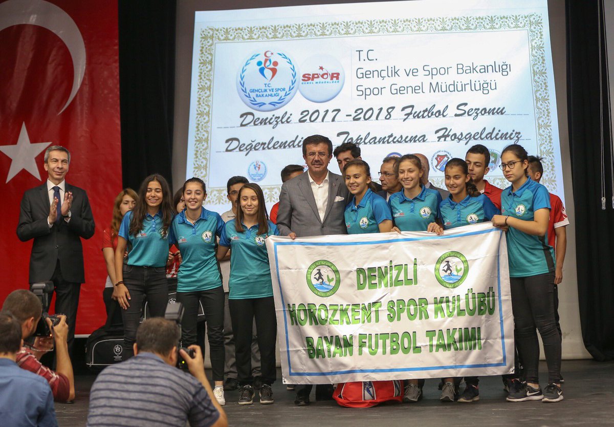 ZeybekciNihat's tweet photo. Sağlıklı nesiller ve başarılı sporcular için çocuklarımızı, gençlerimizi #spora teşvik etmemiz gerektiğinin bilincindeyiz.
Bugün #Denizli’mizde Amatör Spor Klüplerimizle ve genç sporcularımızla bir araya geldik, istişarede bulunduk https://t.co/cpte0pMlgW