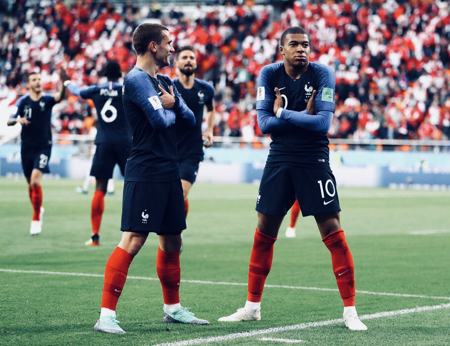 MChiavaroli7's tweet photo. La France assure l’essentiel. Le premier but en Coupe du monde de Mbappé (34e) permet aux Bleus de disposer du Peru (éliminé). Sans être époustouflante, la France a déjà assuré sa qualification en huitième. Les Français devront néanmoins hausser leur niveau de jeu. [🇫🇷🇵🇪 1-0] https://t.co/sFyvVFWwbp