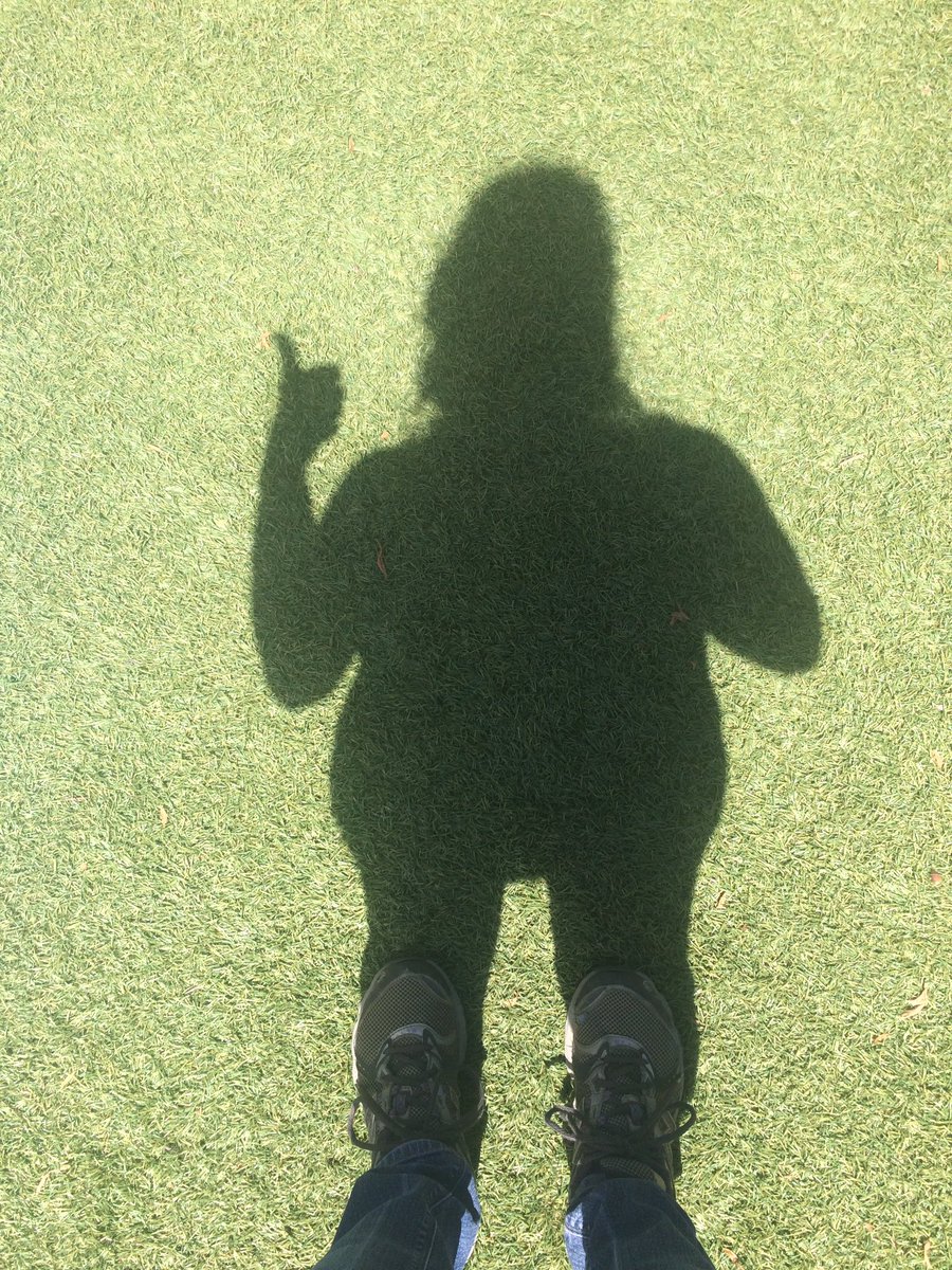 CaitlinHay17's tweet photo. The longest my shadow will be at Solar Noon all year. On the Equator, the Solstice is the day of the longest shadows. #SharingOurShadows https://t.co/vDNz4qgPPQ