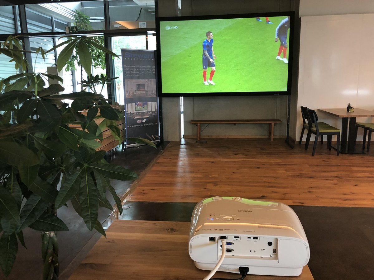 screenprofessi's tweet photo. Public Viewing im „PILATUS HOF“ Forchheim... mit Stewart Filmscreen. In Zusammenarbeit mit dem HiFi Forum, entstand eine Projektion mit der Ultra-Hochkontrast Leinwand „Phantom HALR“ in 123 Zoll ... jetzt müssen nur noch unsere Jungs von der Nationalelf zeigen was sie können... https://t.co/tGL8Vdt13c