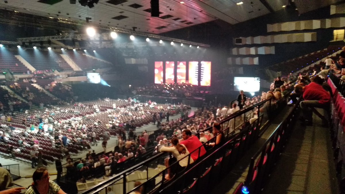 merdavon's tweet photo. Wennst @WolfgangAmbros, @EAVKlaus, @PaulPizzera uvm endlich mal live erlebst 😎 @StadthalleWien #bestofaustriameetsclassic https://t.co/DukC4T2LG6