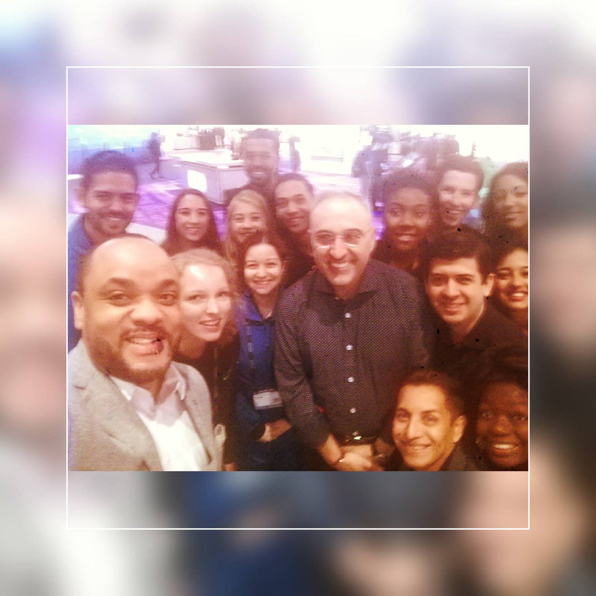daphnerocha's tweet photo. A full week meeting with customers and partners at our annual #Discover event, yet @antonioneri_hpe still finds the time to tour the #transformationzone together with CDO @BrianTippens and members of our global Young Employee Network ERGs. #wearehpe #thismomentintime https://t.co/y7pc9Fpyjn