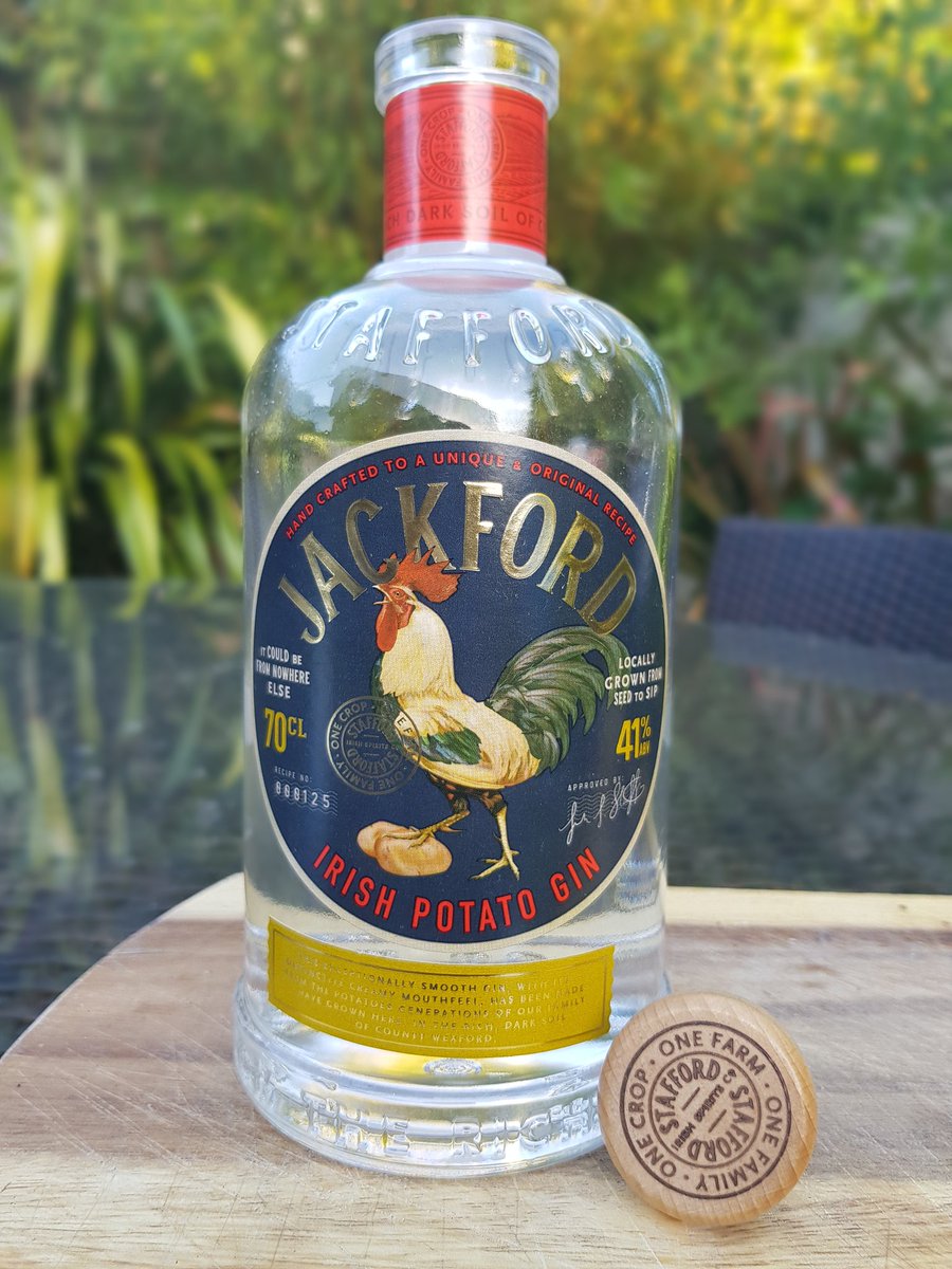 StaffordSpirits's tweet photo. It takes great potatoes to make great gin! Thanks to our team in @SlaneyFarms for all their work to produce the finest #wexfordpotatoes for our new #irishpotatogin #onefamily #onefarm #onecrop #creamofthecrop #itcouldbefromnowhereelse https://t.co/yfDtRQVZ2K