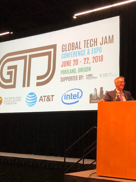 GeorgeGrangerOR's tweet photo. It was my honor to intro Mayor @tedwheeler this morning during @techoregon's #GlobalTechJam. Making our community the priority by using tech and data is what it's all about #SmartCities https://t.co/jDjy2MZ0oU