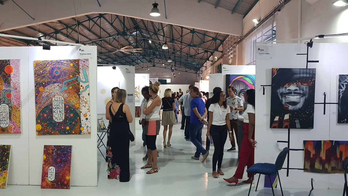 PortGuadeloupe's tweet photo. Début du salon d'art international Pool Art Fair ce jour au Hall Croisières de Pointe-à-Pitre #PoolArtFair https://t.co/ZV6dlAhEZ1