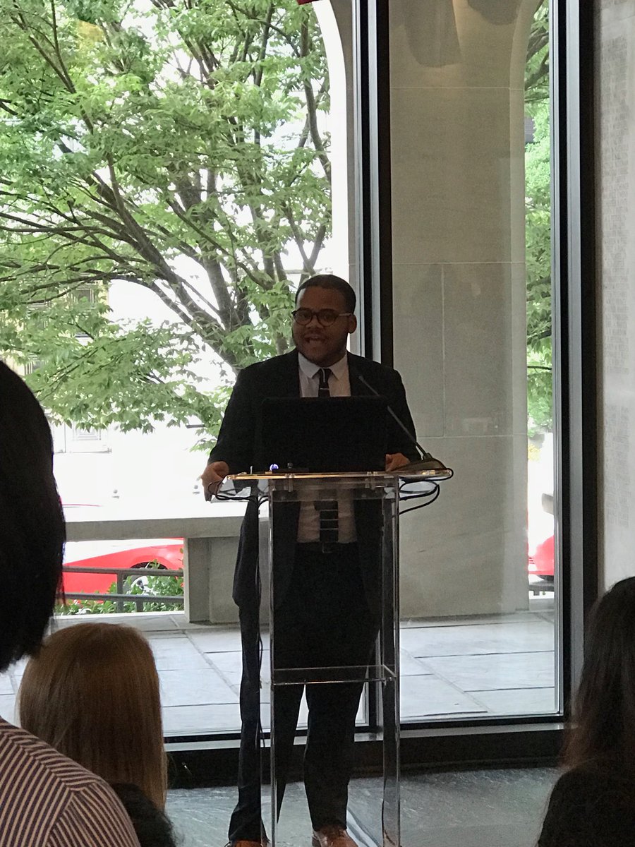 MarjInnocent's tweet image. ⁦@LincolnMondy⁩ talking with other young people about the impact of tobacco smoking and strategic marketing of menthol cigs to African Americans #BlackLivesBlackLungs #notrandom ⁦@NAACP⁩ ⁦@truthinitiative⁩