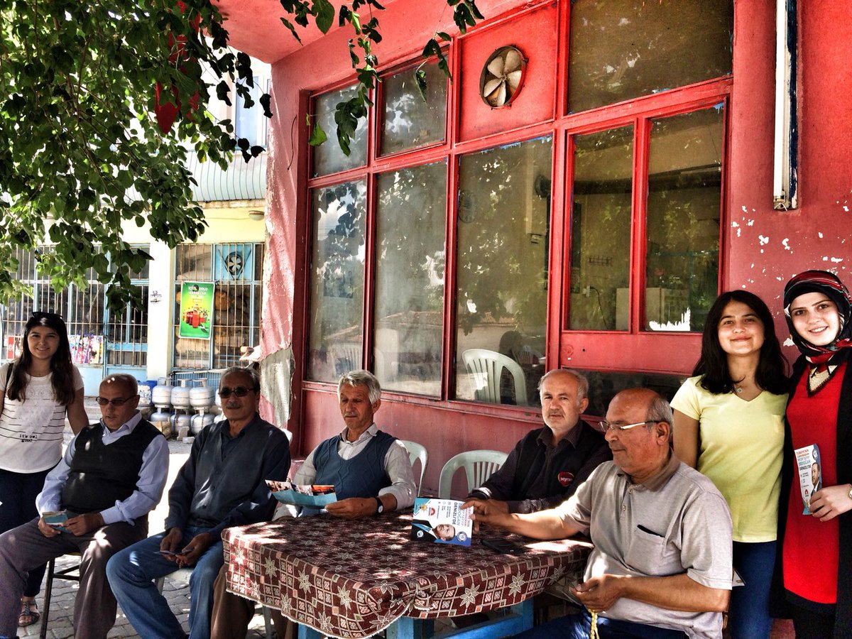 serakgnc's tweet photo. Cadde cadde, sokak sokak, ev ev ziyaret ederek vatandaşlarımızla bir araya geldik ve VAKİT BİRLİK OLMA VAKTİ diyerek afiş ve broşür dağıtım çalışmalarını gerçekleştirmeye DEVAM ediyoruz.
Rabbim Birliğimizi Daim Eylesin...
@RT_Erdogan @ZeybekciNihat @sahin_tin @necipfiliz https://t.co/SLhUZjkT3t