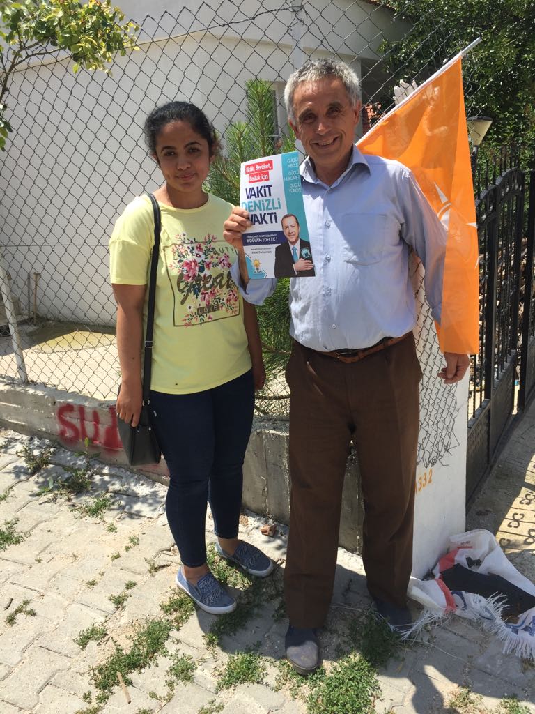 serakgnc's tweet photo. Cadde cadde, sokak sokak, ev ev ziyaret ederek vatandaşlarımızla bir araya geldik ve VAKİT BİRLİK OLMA VAKTİ diyerek afiş ve broşür dağıtım çalışmalarını gerçekleştirmeye DEVAM ediyoruz.
Rabbim Birliğimizi Daim Eylesin...
@RT_Erdogan @ZeybekciNihat @sahin_tin @necipfiliz https://t.co/SLhUZjkT3t