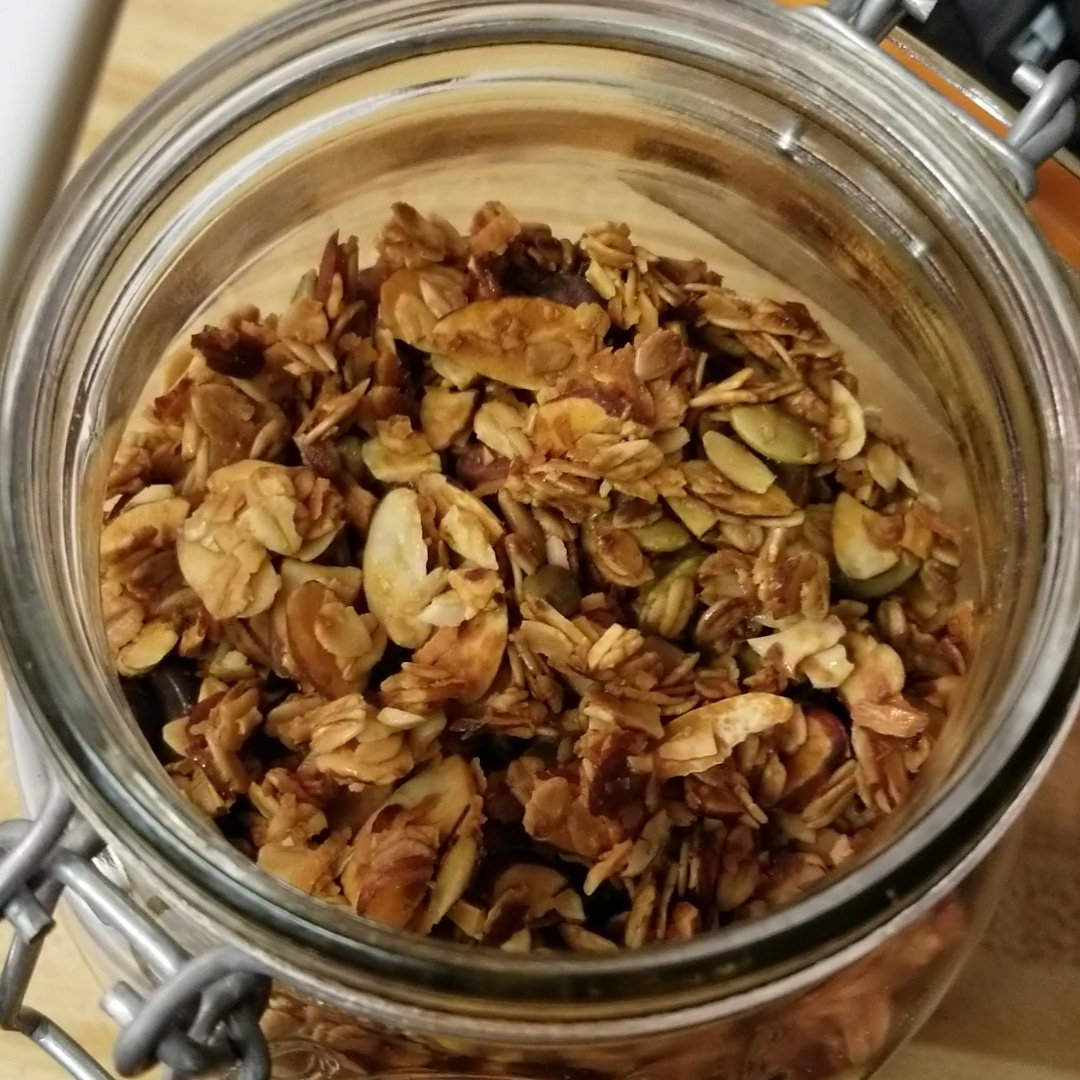 DunphyDay's tweet photo. End result.  #yum #pumpkinseeds #almonds #oats #coconut #honey #syrup #perfection https://t.co/uVlDHIngbw