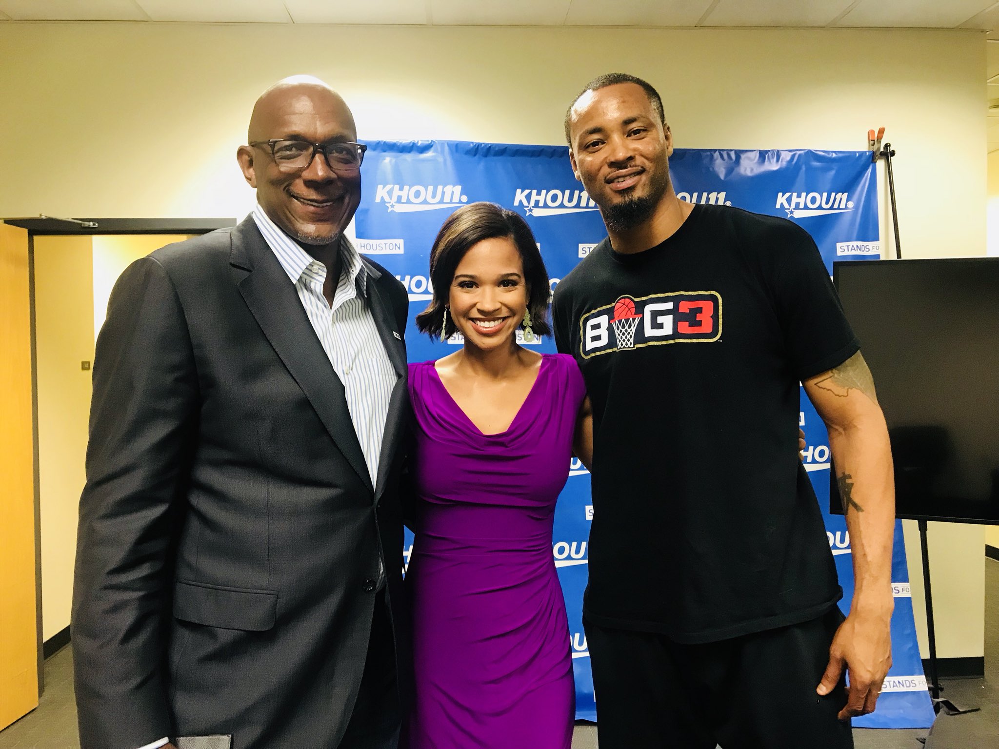 mia-gradney-sur-twitter-watched-on-tv-but-in-person-would-be-pretty-cool-thebig3-is-in-houston-tomorrow-night-thebig3-commissioner-and-houstonrockets-royalty-clyde-drexler-and-team-captain-rl9elite
