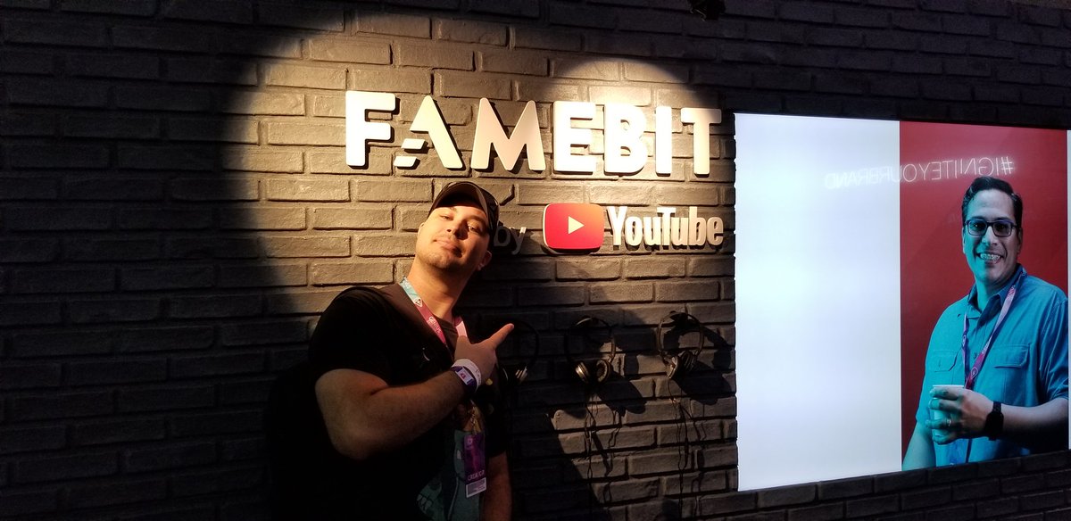 bigpileofwesley's tweet image. I look like I&apos;m falling asleep lol but I&apos;m well awake :D #vidcon #VidconUS #famebit #YouTube #vudcon2018