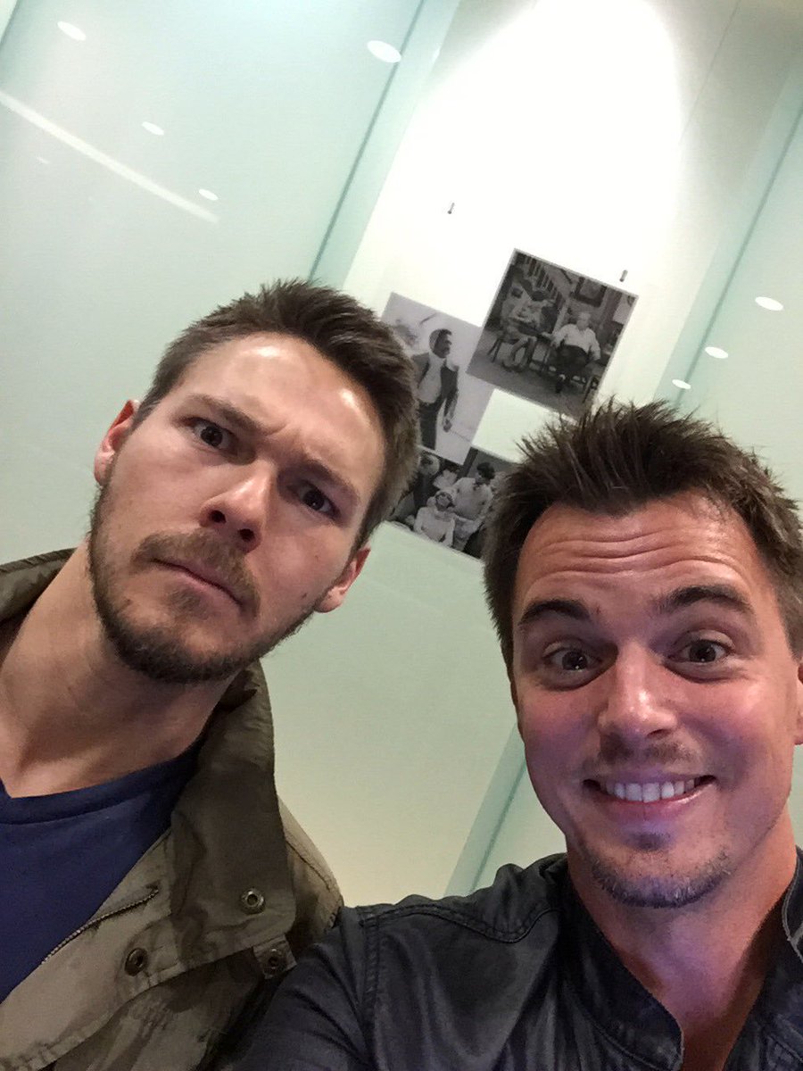 Julie_foxy's tweet photo. King of Selfies #ThrowbackThursday
#BoldandBeautiful #TeamWyatt #DarinAppreciation #5YearsofWyatt #TeamHott https://t.co/kP9lMn9OPI