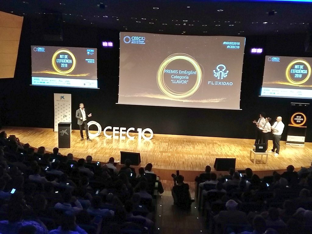 clusterEE's tweet photo. Francesc Ortiz de #FlexiDAO presenta el projecte “Breaking the barriers of Distributed Flexibility” #NitEE2018 #CEEC10 https://t.co/Djzx3ExzeC