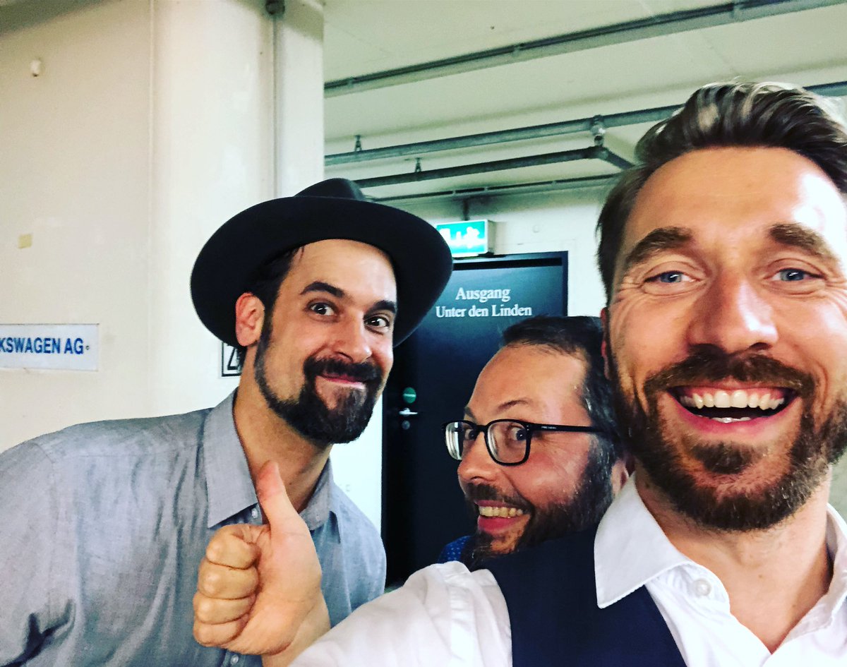 dieZeichner's tweet photo. Heute haben wir zu dritt visualisiert ✏️#ideen zur #mobilität der #zukunft 🚗 🚲 🚊 #ideenbilder 🙏 @tobiflashmops für deine Unterstützung 🚀 https://t.co/2wi8EXrmWp