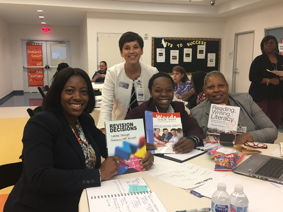 LBilboErvin's tweet photo. Improving Outcomes for Struggling Students in ELAR... @marisa_hartling provided @WSHollandMS team with resources during #PLS2018 #litcommit @TeamHISD @LeadershipDev1 https://t.co/L7kIhdRv6R