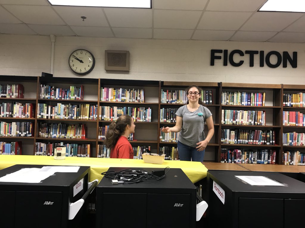 VikingSpec's tweet photo. Before and after summer painting with my Service Learning student (and sister!) #NWMS #GCSLMSproud #MediaMakeover #summerprojects https://t.co/aLe8Rv8BVf