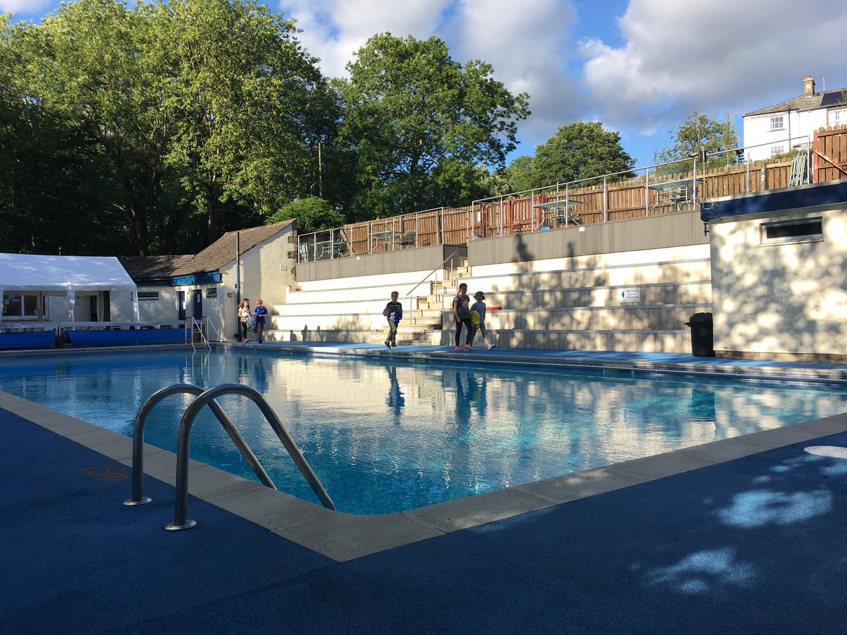 FrodshamCE's tweet photo. Evening swim! #WhaleOfATime 🐳💦🏊🏻‍♀️ #Y4 #FCEIngleton https://t.co/kCJraNEW2L