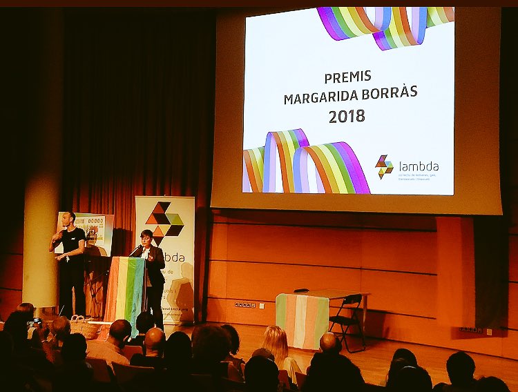 Fesord's tweet photo. Enhorabona a les persones i projectes guardonats amb els Premis #MargaridaBorràs 🏳️‍🌈

Gràcies a @lambdavalencia per tenir present la llengua de signes i permetre que hàgem gaudit d'una jornada tan enriquidora😍🔝

#ValènciaOrgullosa #LGTBI #OrgullVLC2018 https://t.co/rL6yFdgeu2