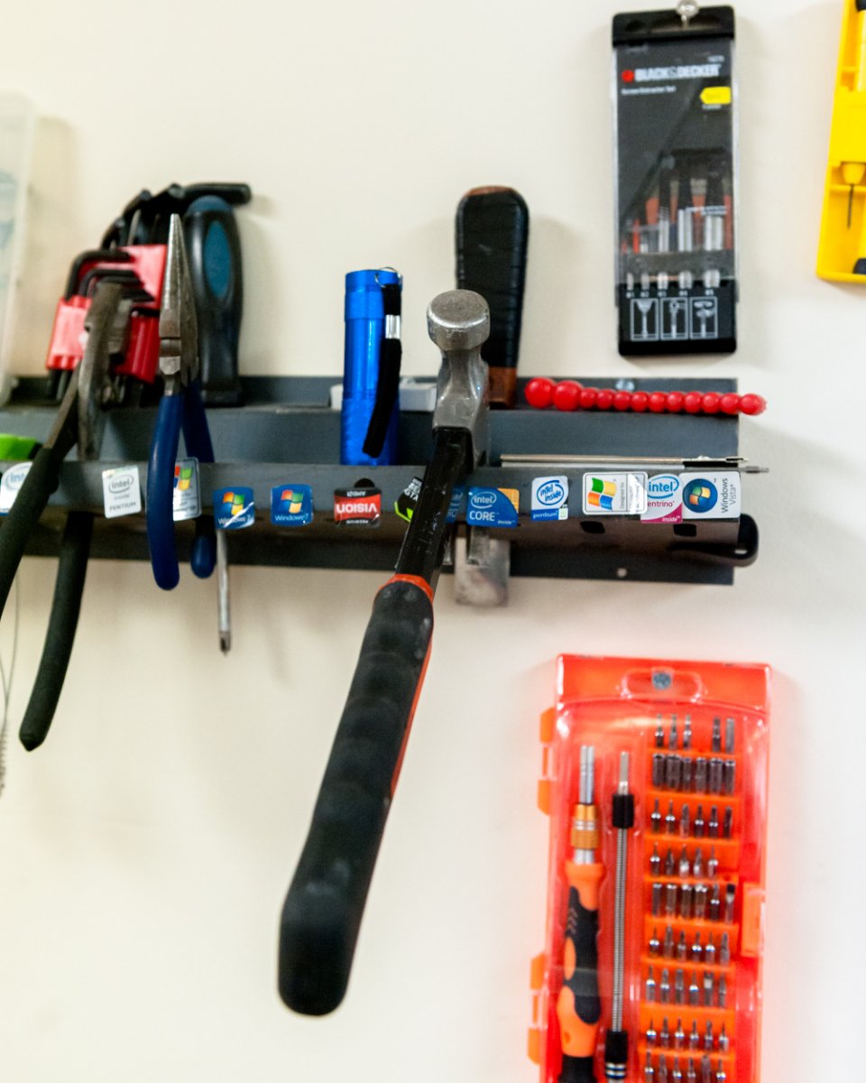 snappycomputer's tweet image. We only use the hammer if we really have to. 😝 #SnappyComputer #Technology #TechHelp #TechRepairs